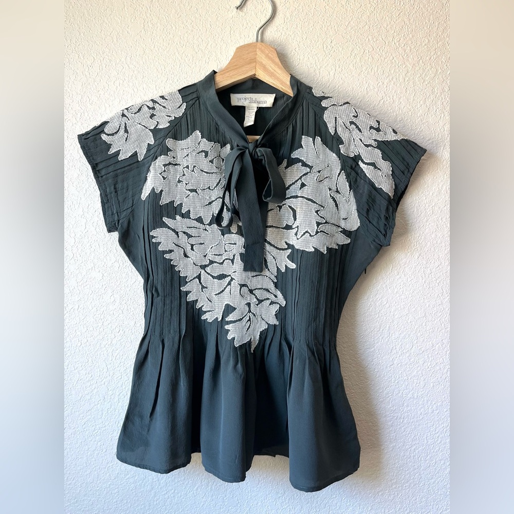 Project Alabama Pleated Tie Neck Blouse with Lace size 0